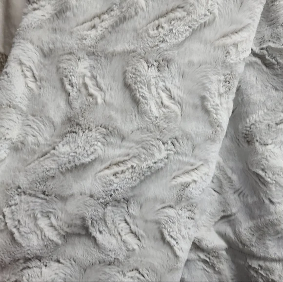 Max Studio Faux Fur Luxury Throw Blanket Decor Soft & Cozy Oversized 50"x70" New - Picture 8 of 12